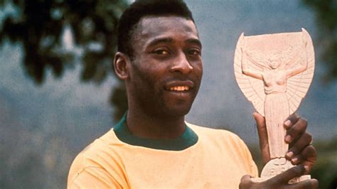 Pele Sells Off His Life In The Beautiful Game Bbc News Pelé