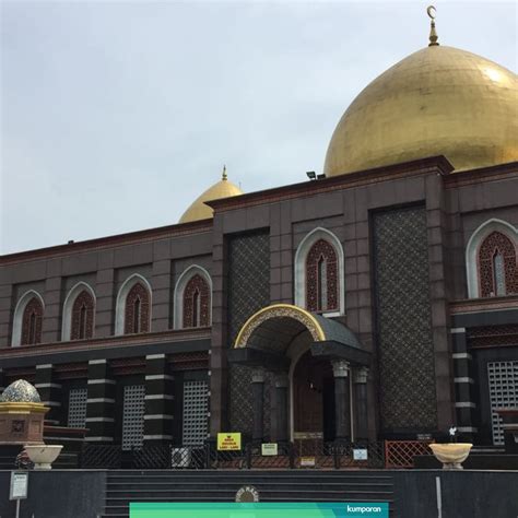 Biografi Dian Al Mahri Pendiri Masjid Kubah Emas Ilustrasi
