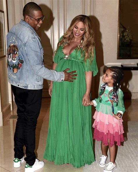 Filha de Jay Z e Beyoncé deve assistir parto dos gêmeos Blog Grão de Gente