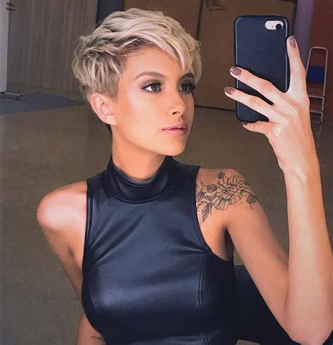 It's the kind of hairstyle that's incredibly versatile, makes a statement. 10 Trendy Short Pixie Haircuts - Pixie Hairstyle for Women ...