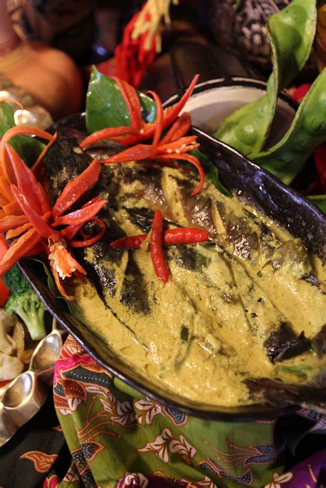 Ikan keli merupakan makanan kegemaran nadia.ikan keli bakar cicah air asam saja boleh membuatkan nadia makan berselera. Ikan salai masak lemak cili api | Click here for recipe ...