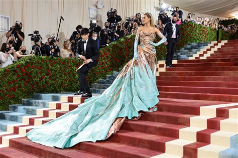 Blake Livelys Met Gala Dress Was Inspired By New York Citys Architecture