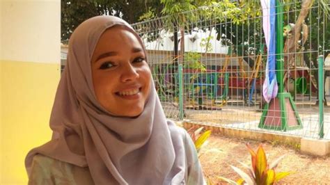 Dewi Sandra Pentingnya Jalani Pola Hidup Sehat Sriwijaya Post