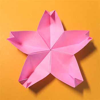 9:08 tsuku cafe 5 480 412 просмотров. お花を折り紙でおってみよう(^^)/｜折り紙学校・簡単に折れる ...