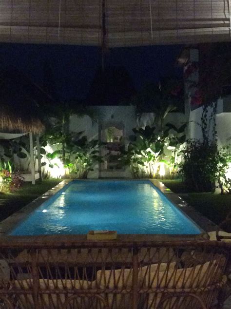 Awesome swimming pool in Bali, sitting back and relaxing is what we're doing with ?Judds? 