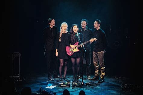 Eefje de visser is terug. Genieten met gesloten ogen | Ogen, Haar banden, Muziek