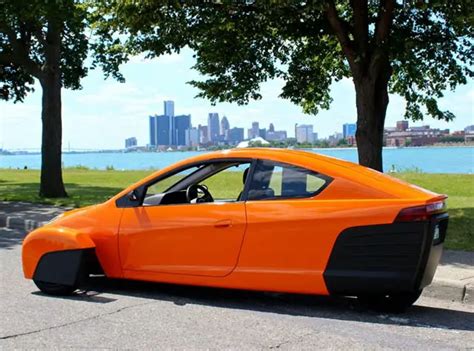 Elio Motors Affordable 3 Wheel 2 Seater Car For Solo Commuting