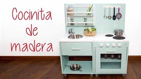 Cocinas de juguete expertos en cocinas infantiles cocina para niños envíos gratis 24h.una cocina de juguete, aporta numerosos beneficios sobre los niños, entre ellos la creatividad o el. Cocinita de madera con mesitas recicladas DIY - Hazlo tú ...
