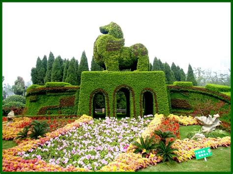 Taman Patung Topiary Cina