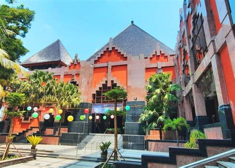 Wajah Depan Masjid Raden Patah Universitas Brawijaya Kotomono Co