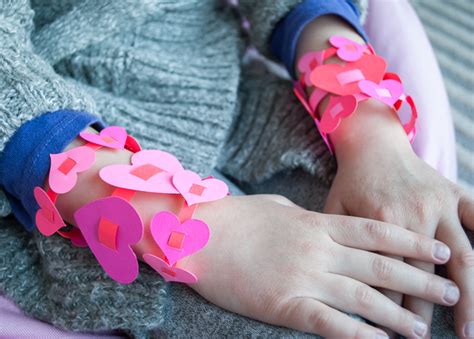 Easy Diy Valentines Day Paper Heart Bracelets For Kids Merriment Design