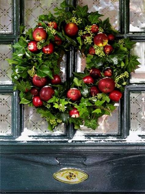 (apple) fruit with red or yellow or green skin and sweet to tart crisp whitish flesh. 40 Cute And Yummy Apple Wreaths For Fall Home Décor - DigsDigs