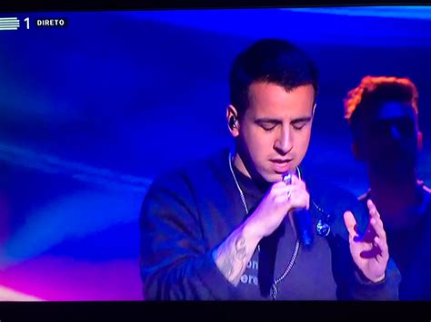 He couldn't miss this reunion! Diogo Piçarra faz homenagem secreta a Sara Carreira no The ...