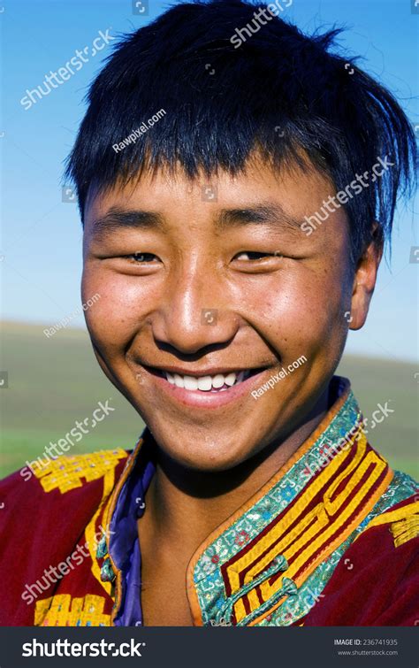 Mongolian Man Traditional Dress Stock Photo 236741935 Shutterstock