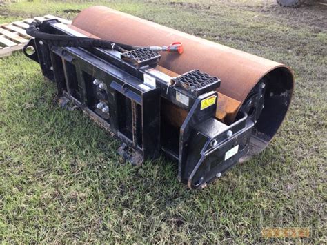 Digga manufactures machinery attachemnts for skid steer loaders including auger drives, trenchers, slashers and cement mixers. Cat 73" Vibratory Compactor Attachment - Fits Skid-Steer ...