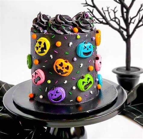37 Cute And Cool Halloween Cake Ideas Halloween Cake Decorating Cute