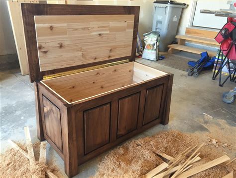 Cedar Lined Hope Chest Diy Wood Chest Chests Diy Cedar Wood Projects