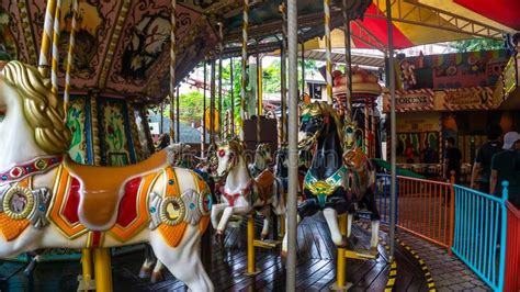 En es pt fr ru nl. Merry-go-round Im Sunway Lagoon Themenpark In Bandar ...