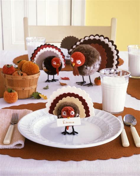 19 Thanksgiving Table Setting Ideas That Offer A Creative Twist On The Traditional
