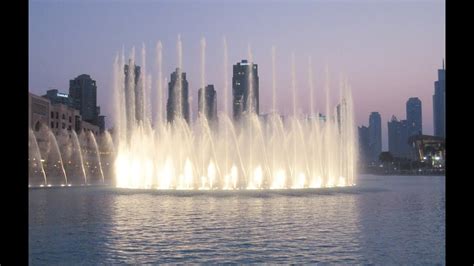 Dubai Fountain Burj Khalifa Lake Wasserspiele World Greatest Dancing