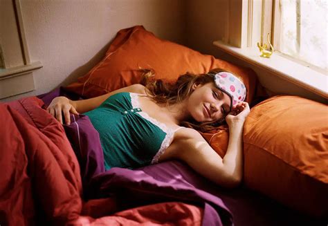 5 Things Happy People Do Before Getting Out Of Bed Every Morning Wake