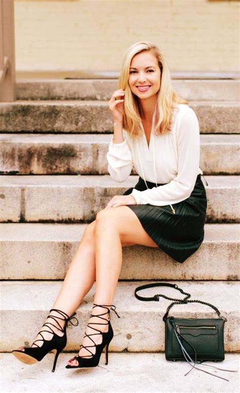 40 Best Sitting Photography Poses 13 Office Salt