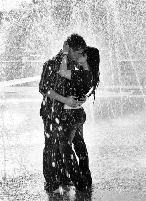 40 Couple In The Rain Photography Ideas Rain Photography Love Rain Kissing In The Rain