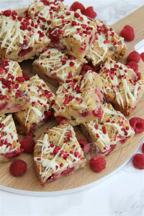 So to make sure you have that moist, gooey middle, take blondies out when they edges look. White Chocolate and Raspberry Blondies! - Jane's Patisserie