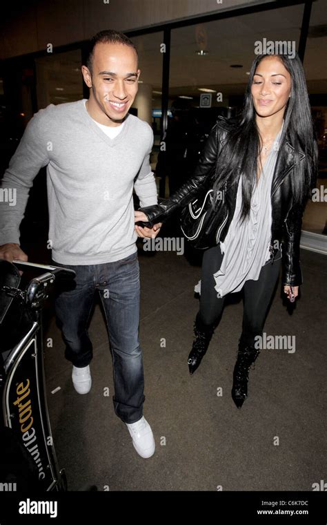 Lewis Hamilton And Nicole Scherzinger Nicole Scherzinger Greets Her