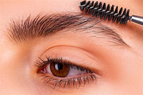 2024 Beauty Trend How To Give Your Eyebrows A Natural Bushy Brow Look
