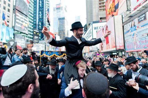 Chabad Lubavitch Orthodox Jewish Wedding on Mother's Day in Times Square, Manhattan, New York ...