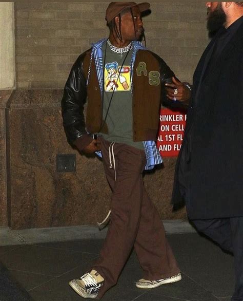 Travis Scott In Baggy Clothes Travis Scott Is The Latest Person To