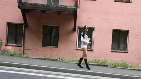 prostitutky by měly platit daně navrhuje praha — Čt24 — Česká televize