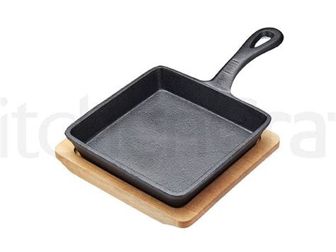 kitchencraft artesÃ cast iron 12 5cm mini fry pan with board artfry18 home and beyond