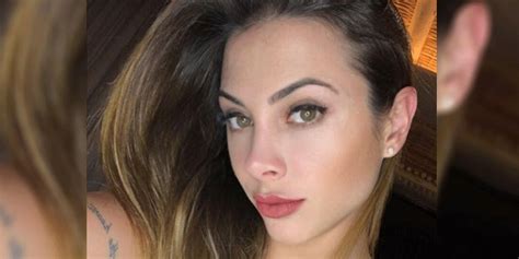 Eduardo vargas y la brasilera daniela colett estarían enfrentando una grave crisis de pareja, al menos eso dedujeron sus seguidores en las redes sociales luego de las misteriosas respuestas que ambos dieron en sus últimas publicaciones. Los detalles en vestidos de matrimonio de Daniela Colett que enamoró a expertos en moda | Moda y ...