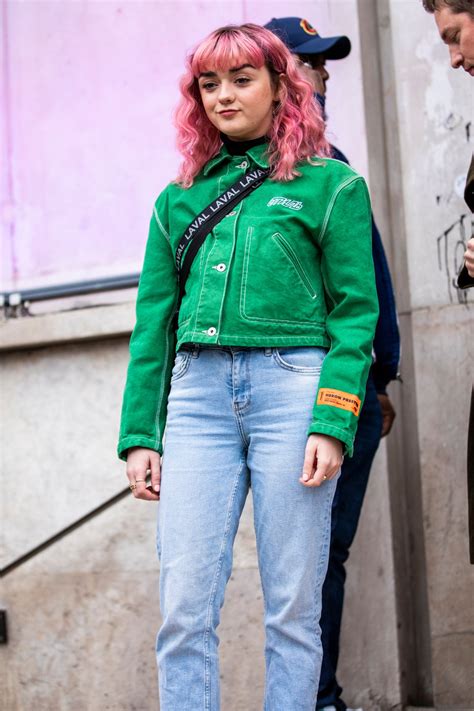 Maisie Williams Pink Hair At Paris Fashion Week See Pics Life And Style