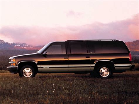 Chevrolet Suburban Gmt400 65 I V8 Td 4wd 180 Hp