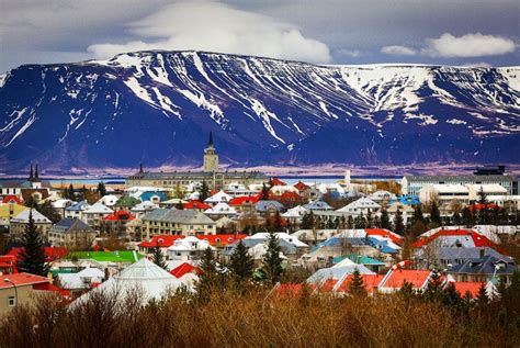 10 Reasons Why Everyone Wants To Visit Iceland