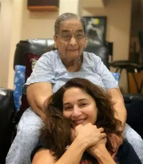 madhuri dixit pens an emotional note for her mom snehlata dixit as she misses her on her birthday