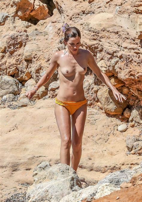 Emma Watson Nude Beach Sexy Naked Leaked Paparazzi Photos Onlyfans