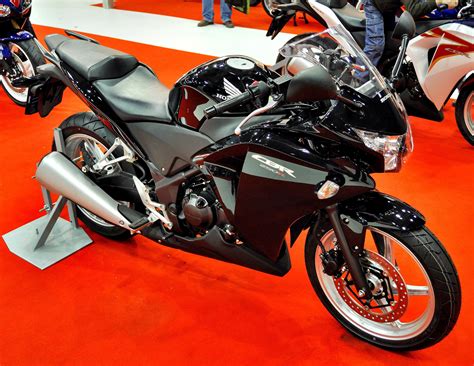 Latest from honda motor has currently been launched by motor type honda cbr250r ( abs ) show that the colour farian black knight. 2011 Honda CBR250R Beginner Motorcycle Review