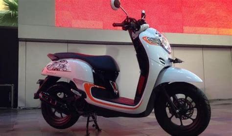 Bicara tentang desain, scoopy memang nyaris tidak ada duanya dibanding skutik lainnya. Daftar Harga Honda Scoopy dan Aksesories Scoopy Terbaru 2018