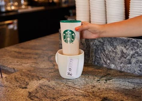 Starbucks Encontró Una Forma De Continuar Aceptando Los Vasos