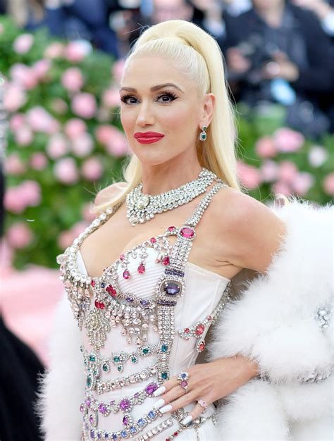 Check out the music videos on the left side of the screen! Gwen Stefani - Gwen Stefani Photos - Best Of The 2019 Met ...