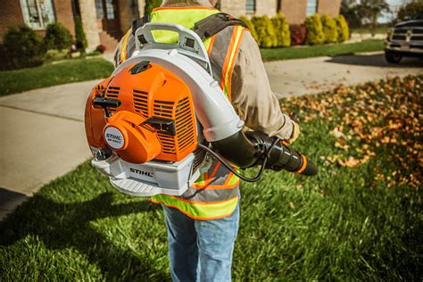 Hold the starter handle and remove the cap from the center of the grip. STIHL BR450 Backpack Blower Review: Specifications, Pricing, And More