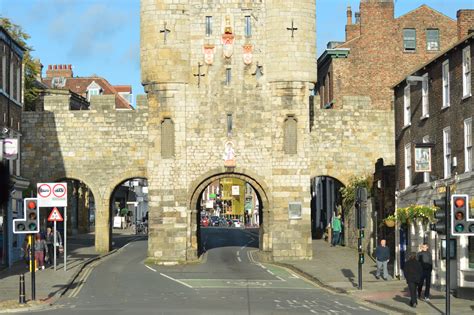 Micklegate Medieval City Walls Of York England Great Bri Flickr