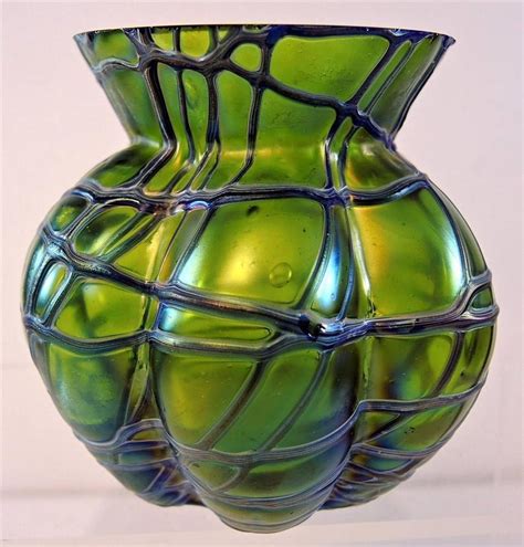 Beautiful Loetz Art Glass Threaded Iridescent Vase 3 1 2 Tall Glass Glass Art And Pottery