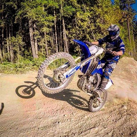 Being able to do wheelies on a dirt bike isn't just fun and badass, it can get you over and through some difficult environments. Tag someone who can wheelie! | Enduro motocross, Dirt ...
