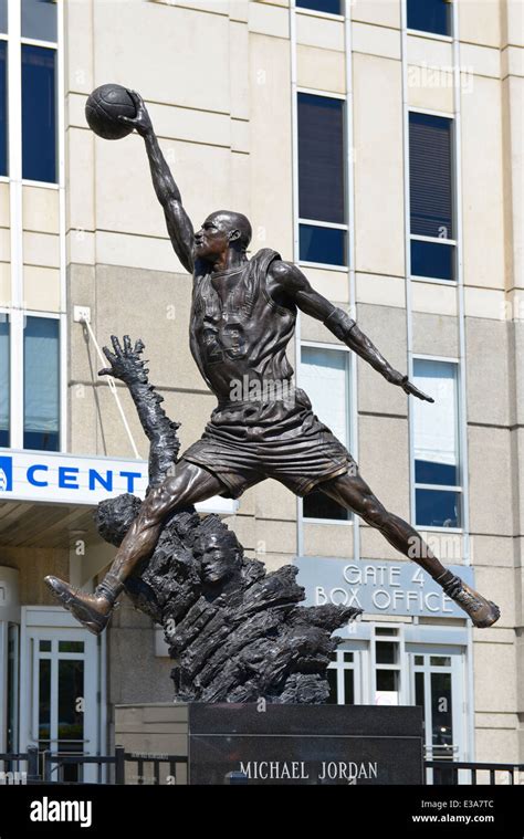 United Center Jordan Statue