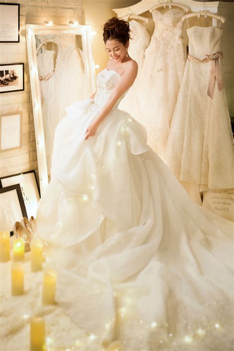 おしゃれが好きな花嫁さまに自信をもっておすすめしたい ウェディングフォト 花嫁 舞踏会用のドレス